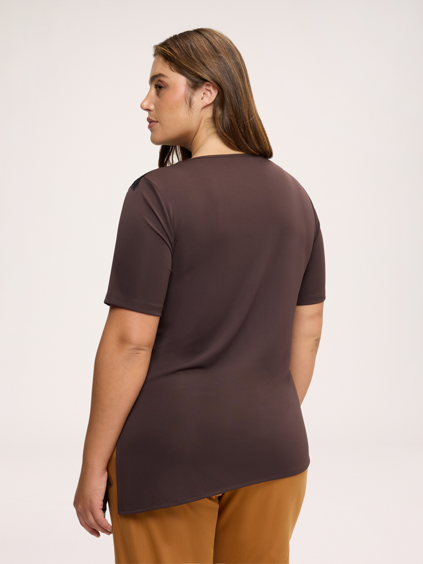 Top asimmetrico con bordo in pizzo image number 1