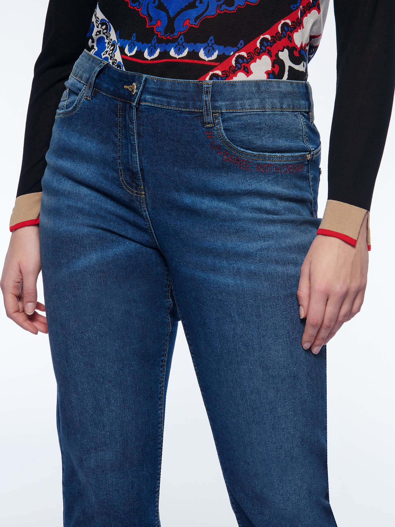 Jeans slim cropped Ambra con ricami image number 2