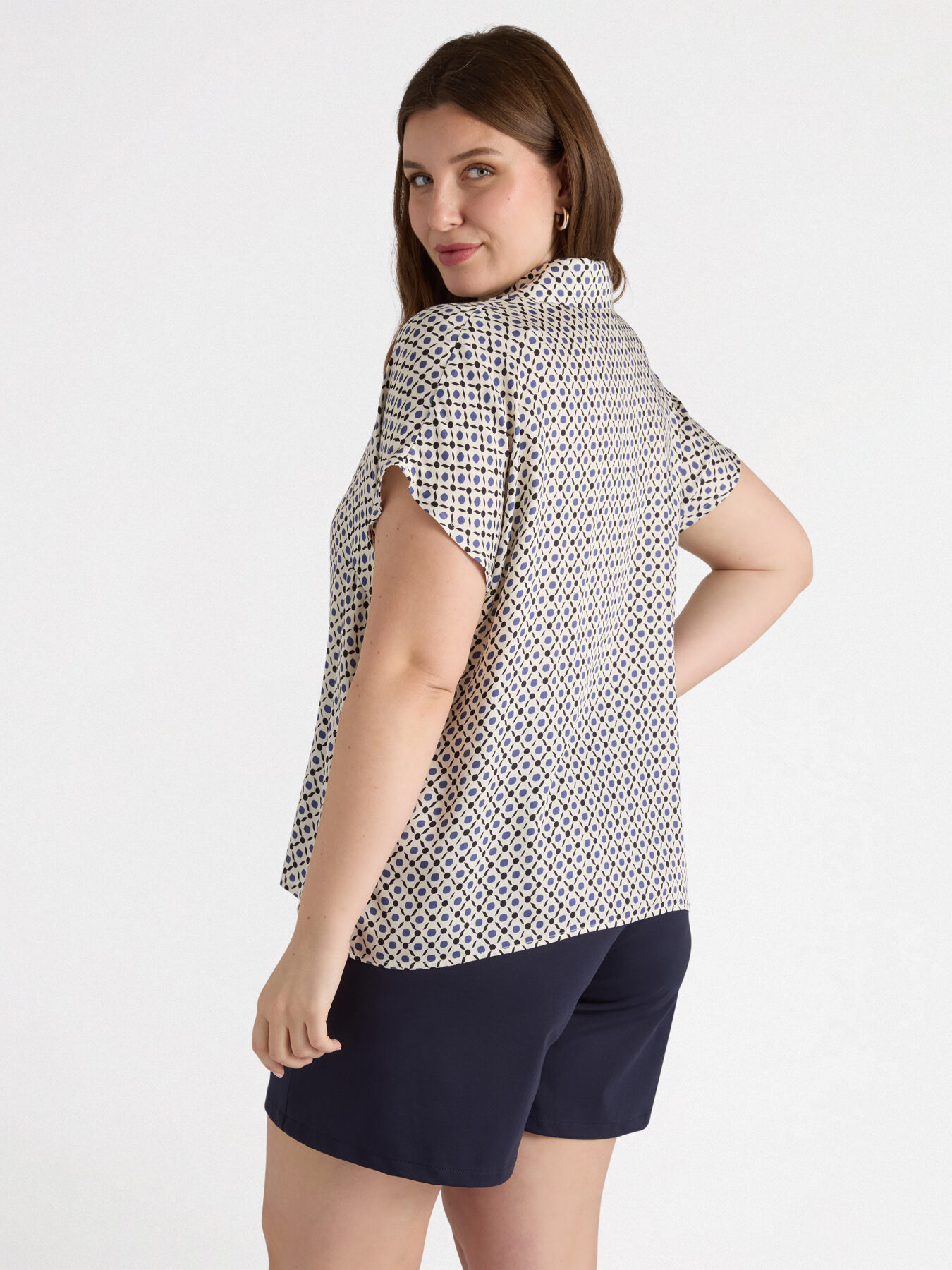 Camisa de raso con micro lunares image number 1