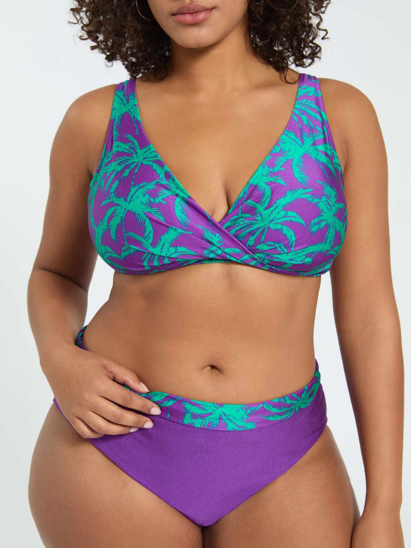 Bikini with tropical print and waist band image number 6