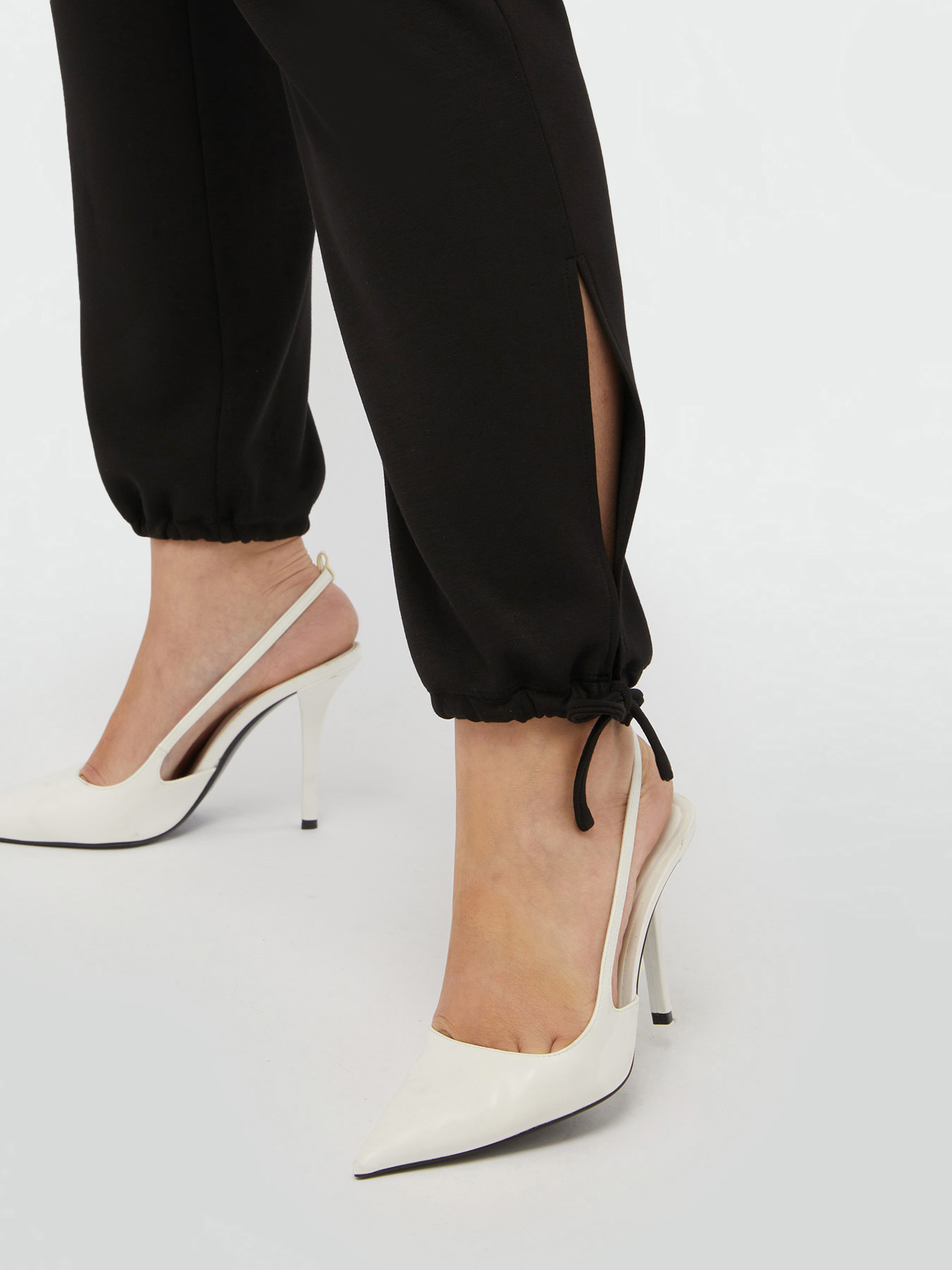 Hose mit B&auml;ndern am Abschluss image number 3