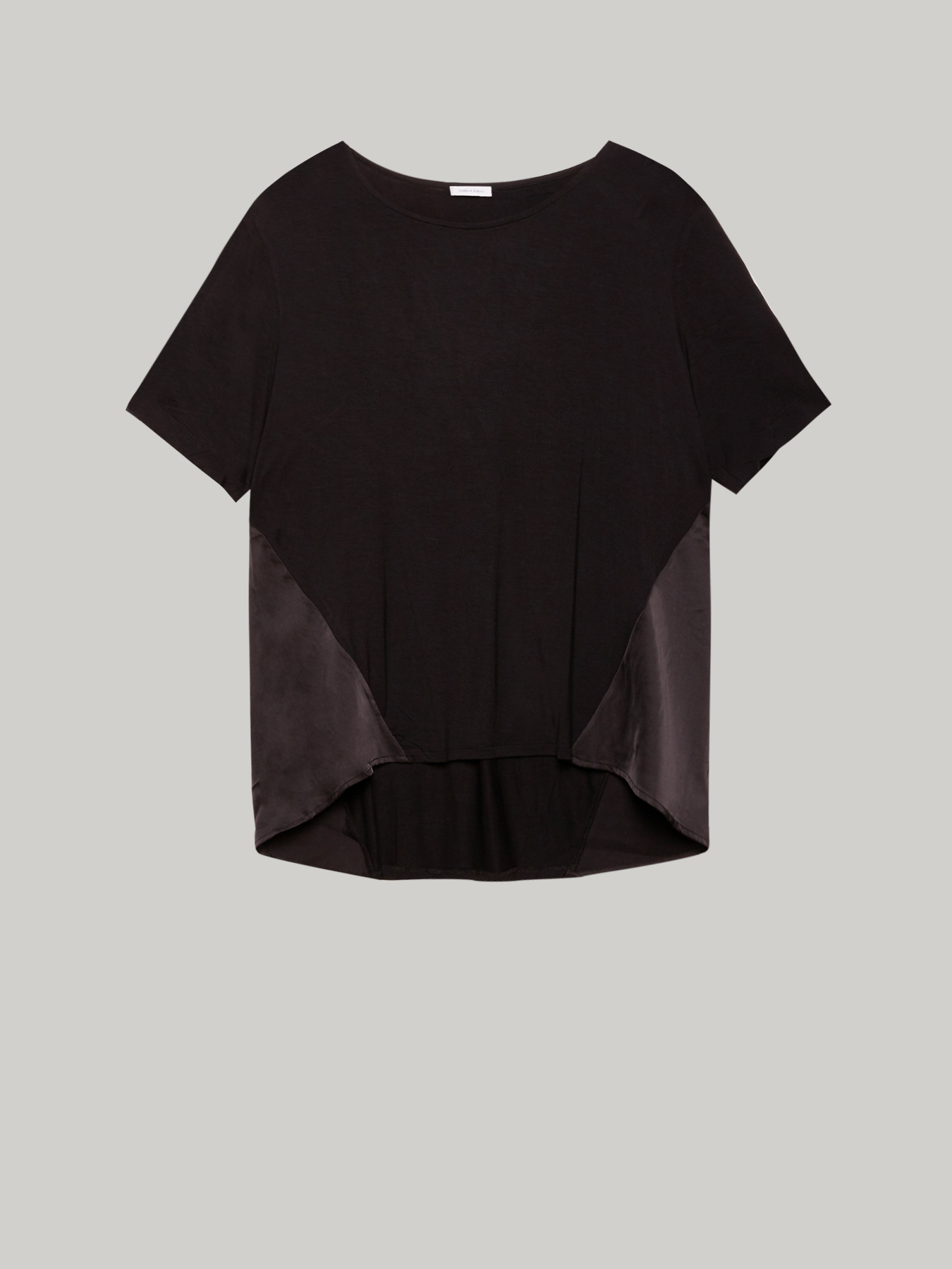 Camiseta con aplicaciones de raso image number 3