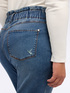 Jeans globo con micro roturas image number 2