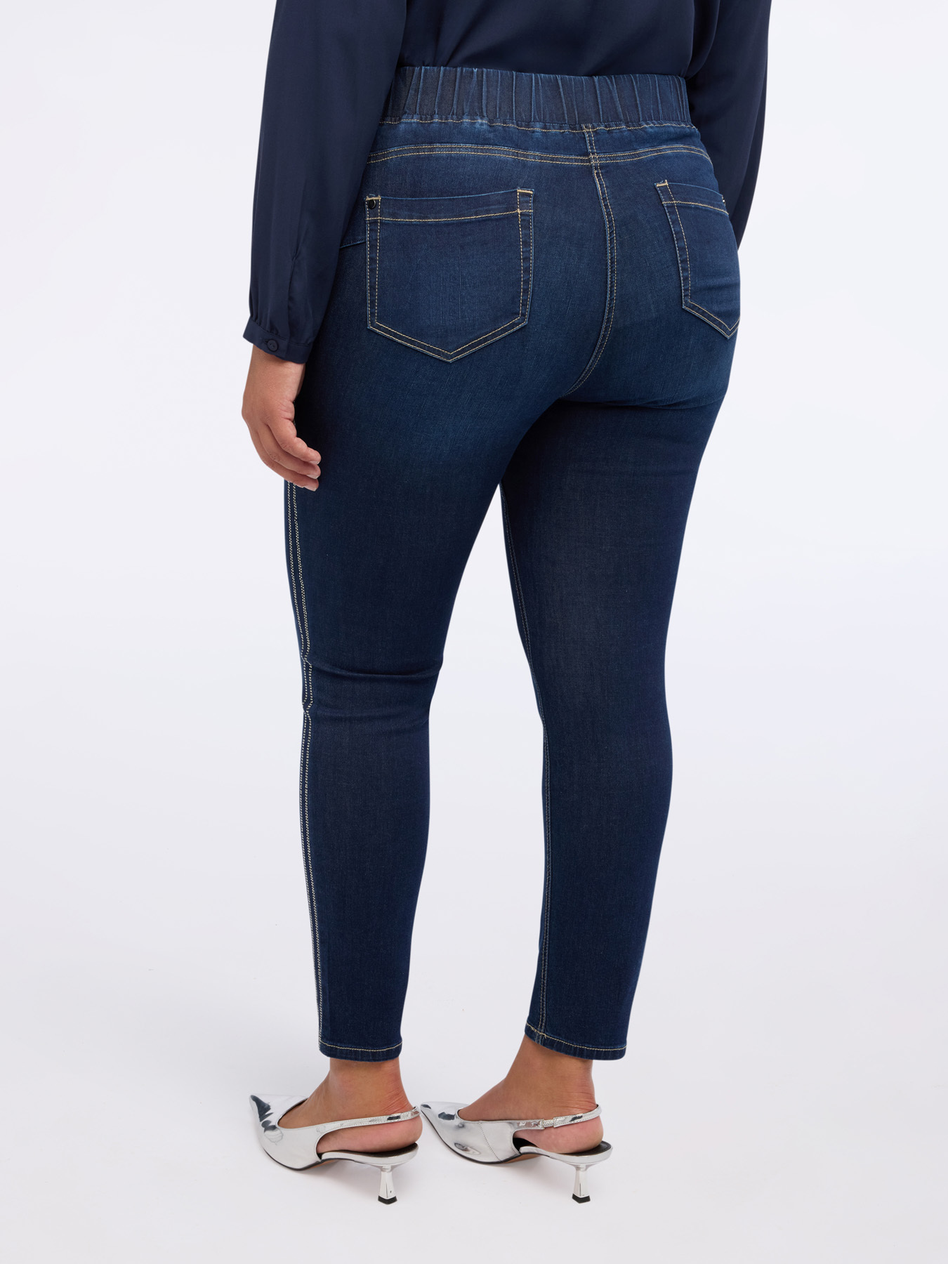 Jeggings with side rhinestones image number 2