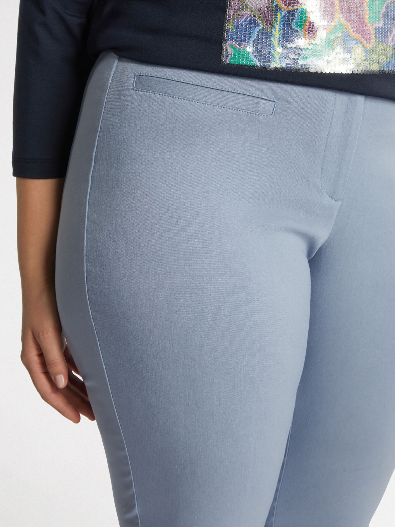 LENZING&trade; ECOVERO&trade; viscose New York trousers image number 3