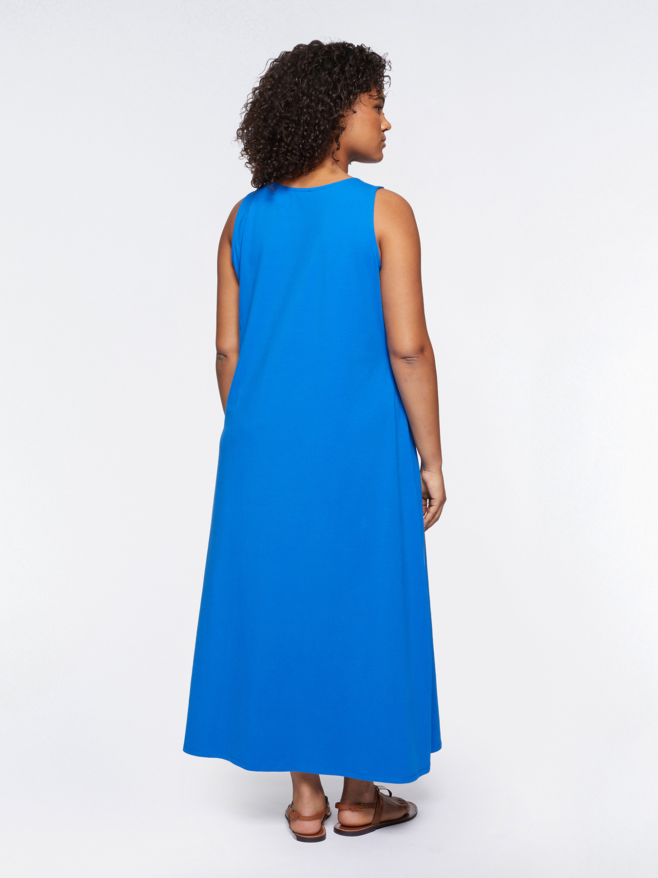 Vestido en tejido de punto sin mangas image number 1