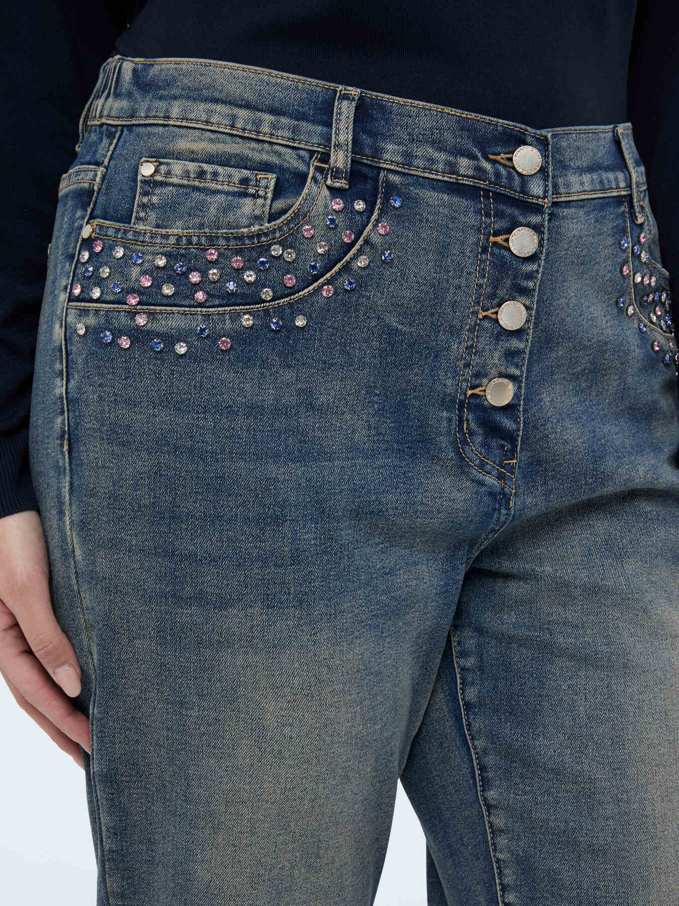 Barrel Jeans with colored light spots image number 3