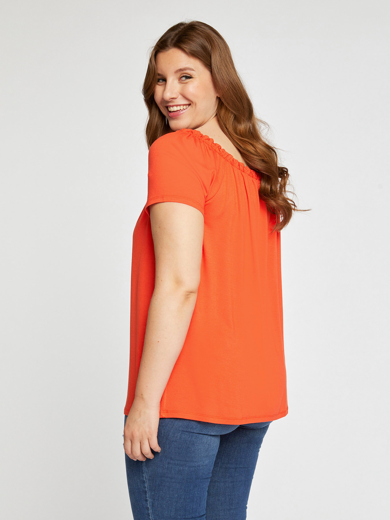 Camiseta con escote el&aacute;stico image number 1