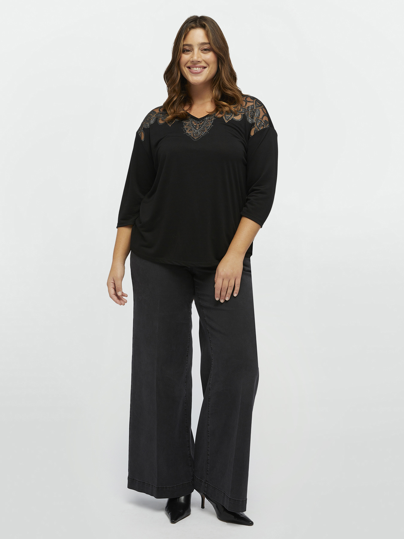 T-shirt devor&eacute; con disegno floreale image number 0