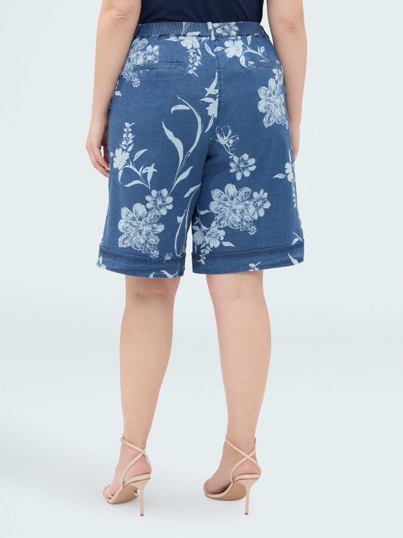Bermuda in denim con stampa foliage delav&eacute; image number 1