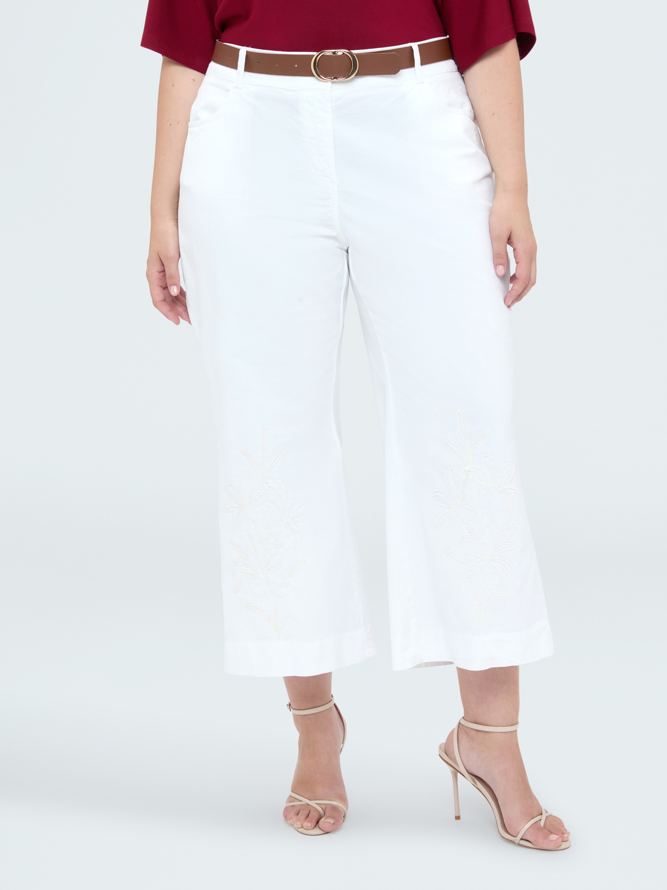 Cropped trousers with embroidery and belt image number 2