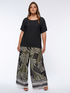 Pantalones anchos estampados image number 1