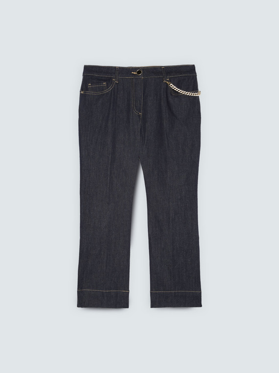Jeans Kick Flare con catenella decorativa