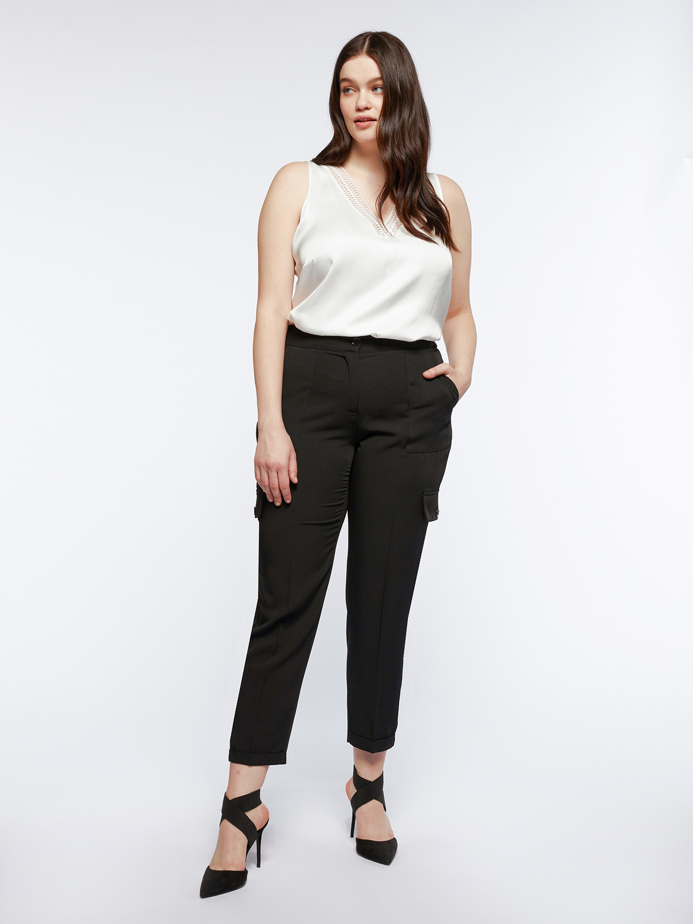 Pantaloni cargo in tessuto fluido image number 2