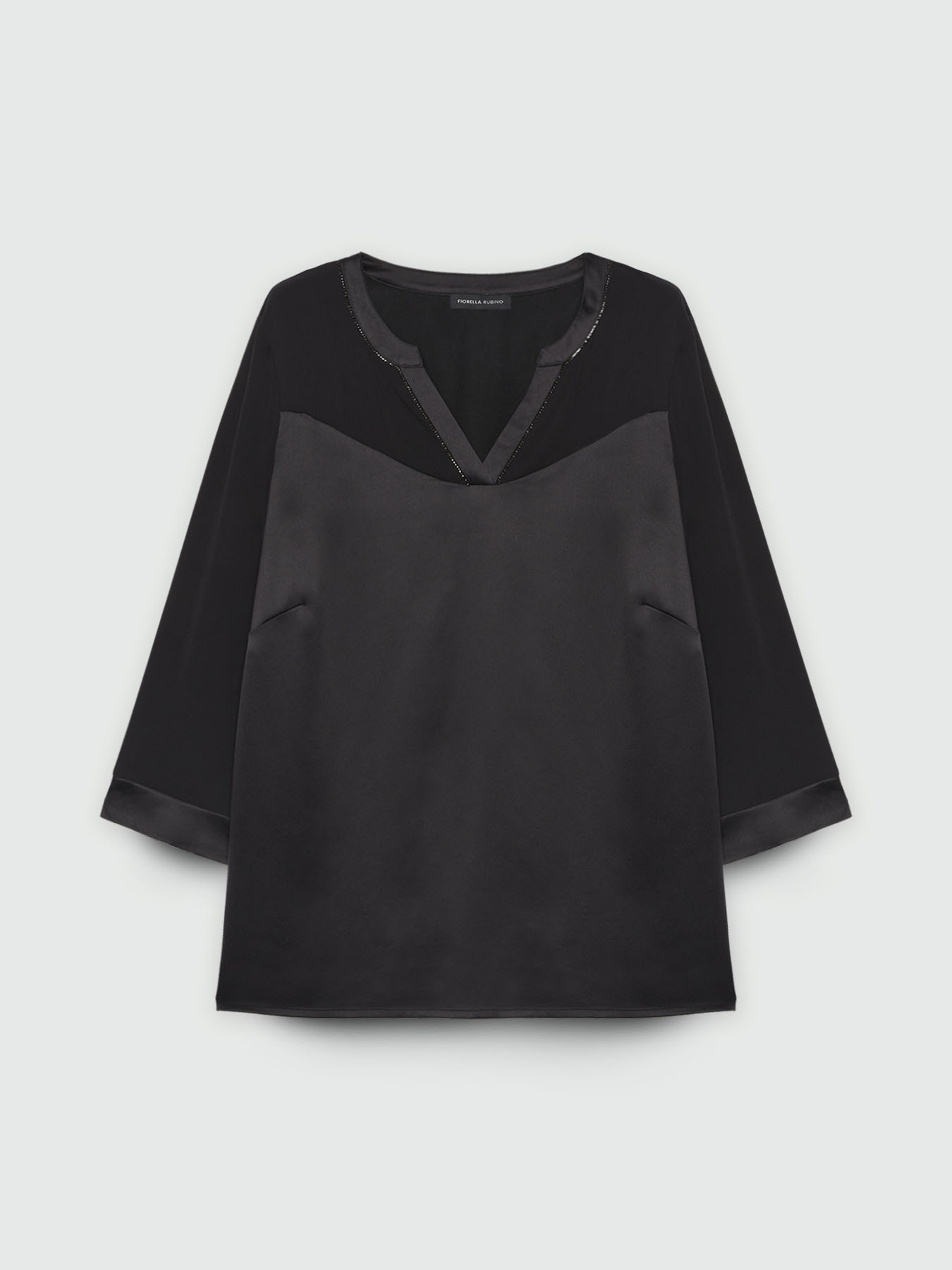 T-Shirt aus Bi-Materialien mit V-Ausschnitt image number 4