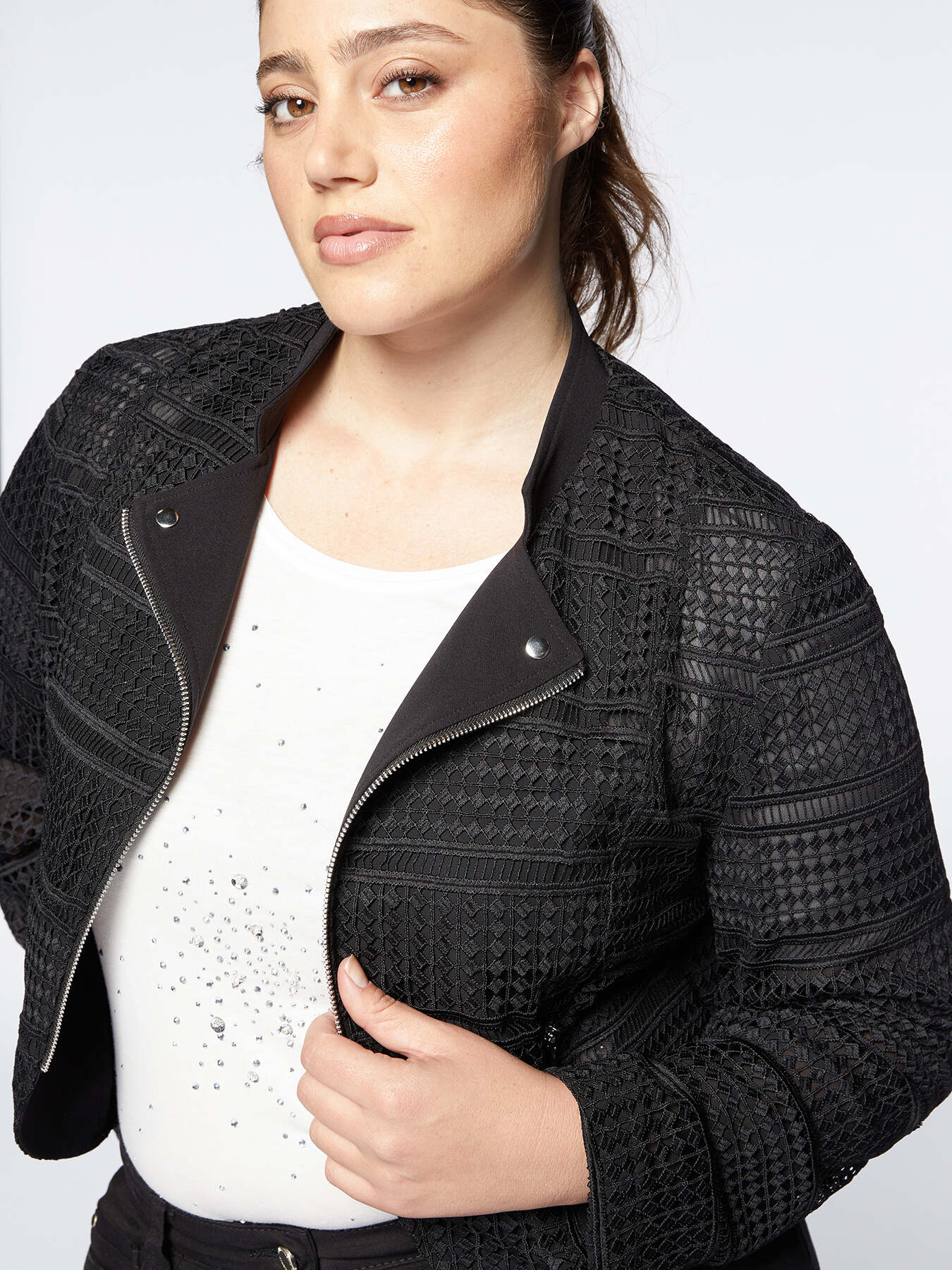 Short macram&eacute; jacket image number 3