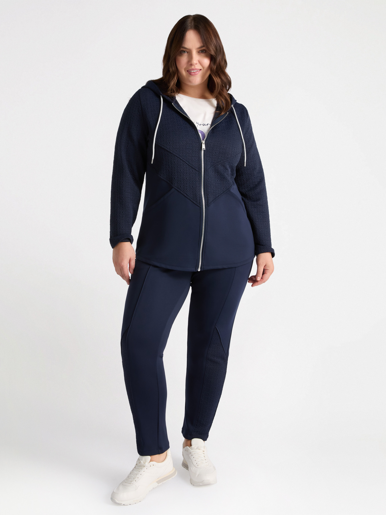 Sweatshirt aus Stoff in Matelass&eacute;-Optik image number 3