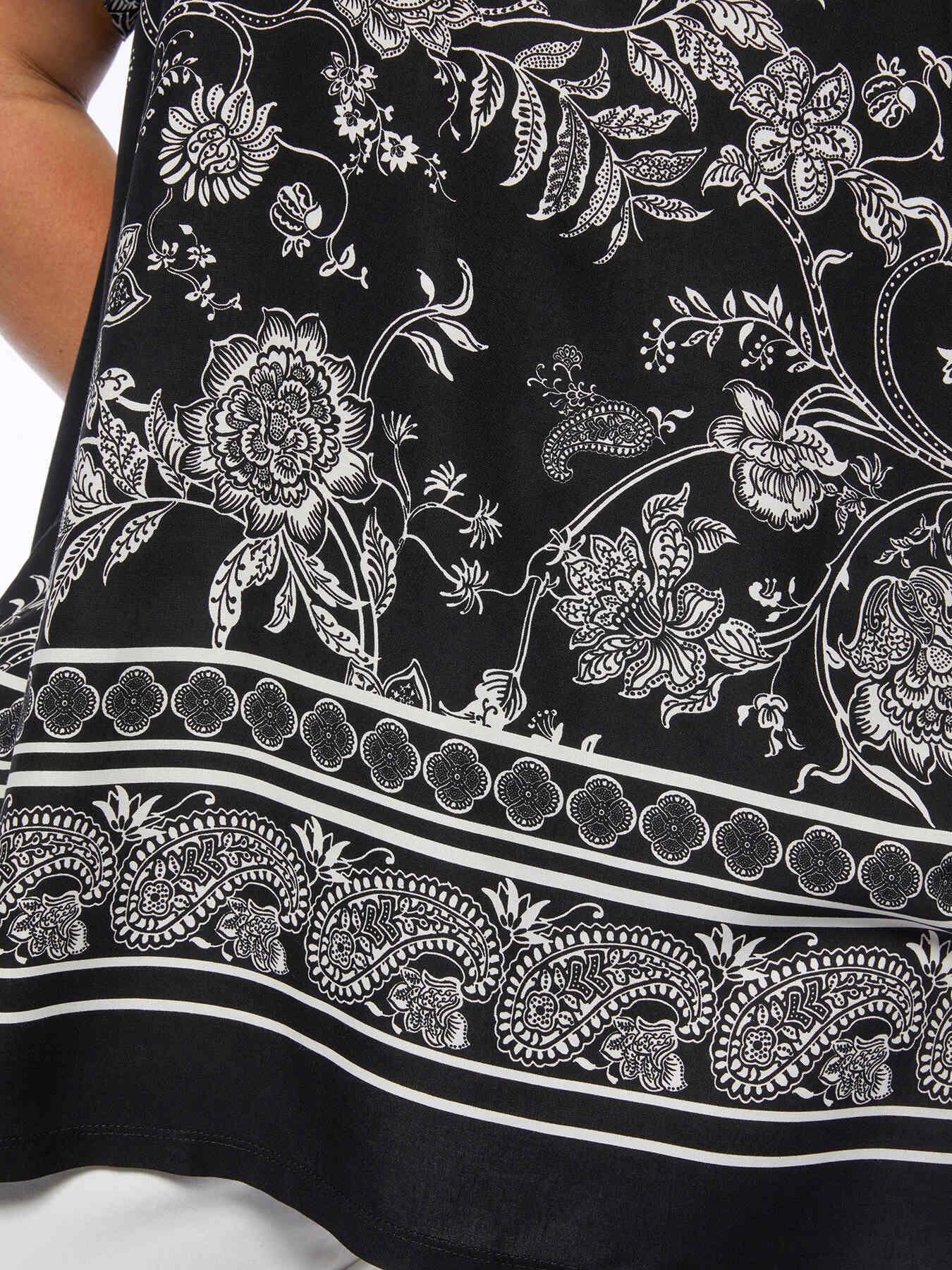 T-shirt imprim&eacute; foulard image number 3