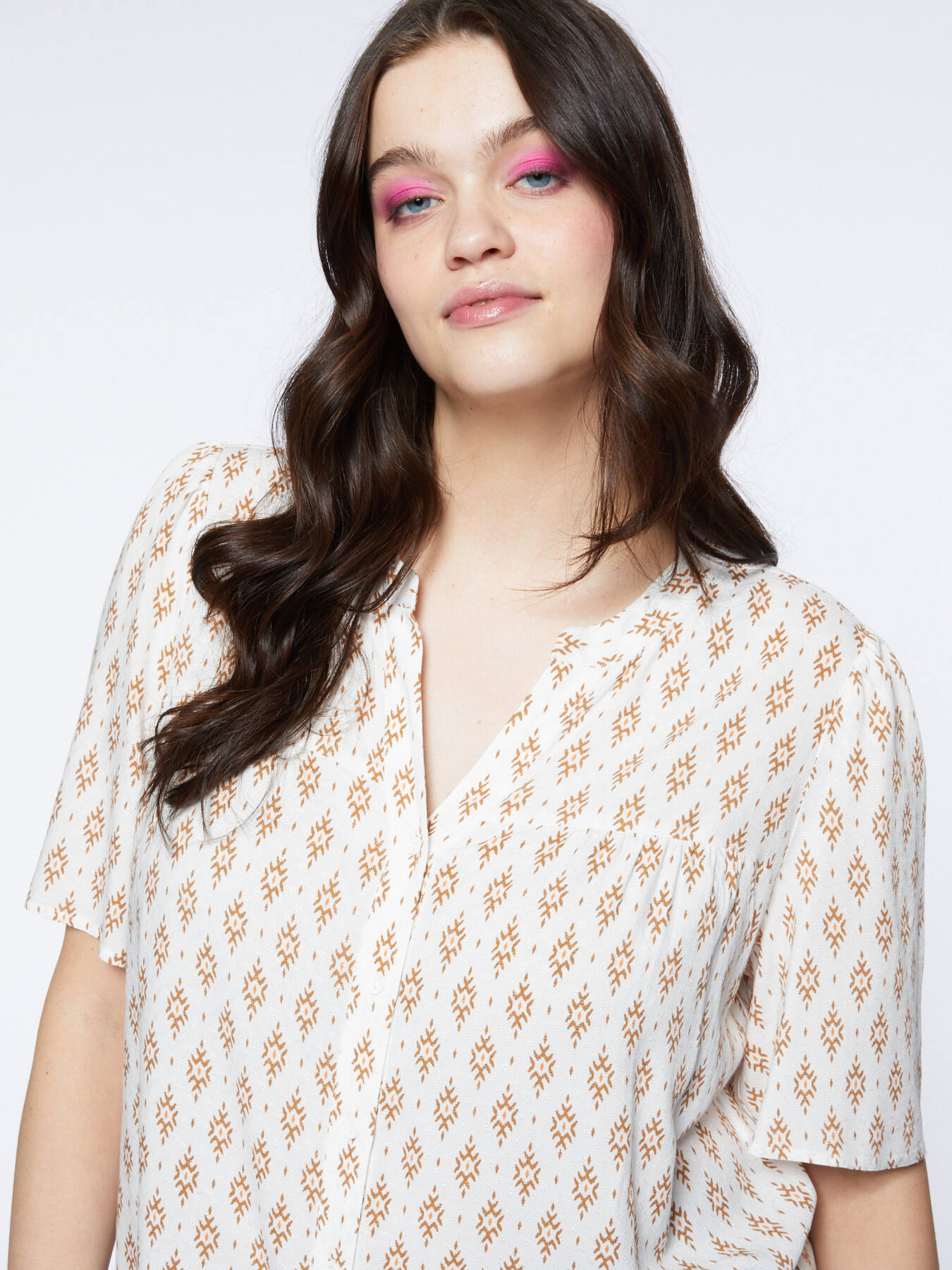 Camisa con estampado &eacute;tnico image number 2