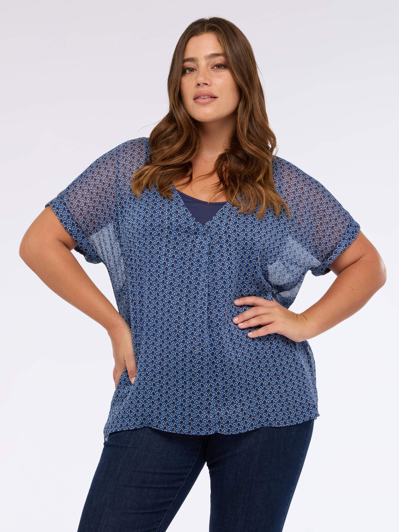 Blusa de crep&eacute; con escote en V image number 0