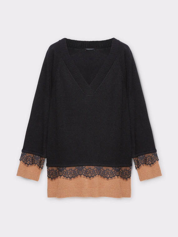 Sweater with lace hem