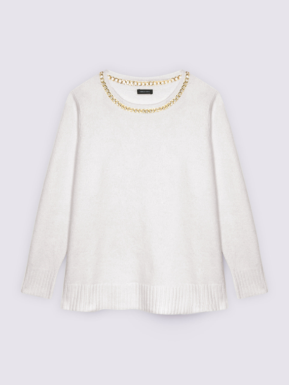 Rundhals-Pullover mit Metallkette
