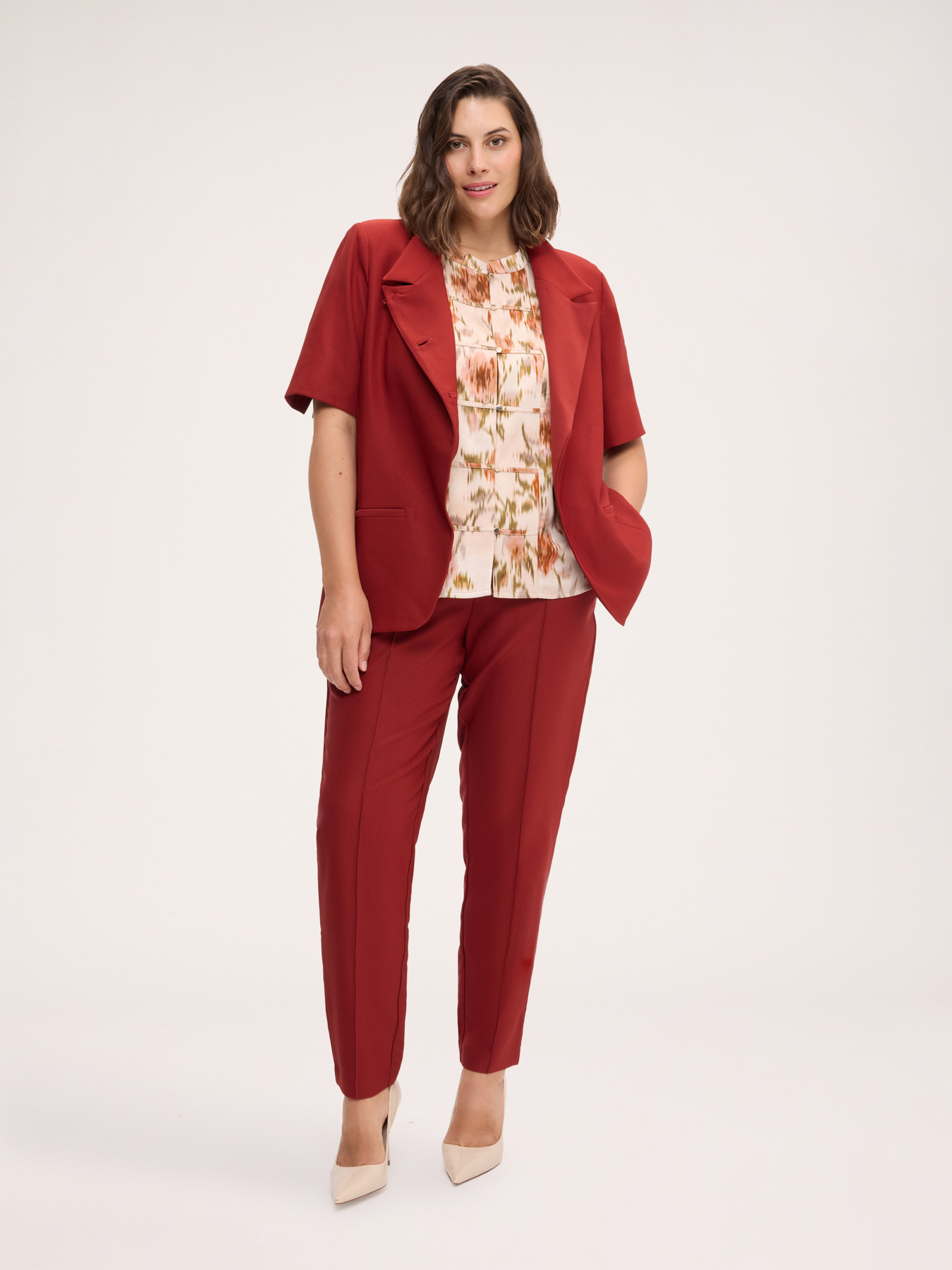 Blazer con chiusura asimmetrica image number 4