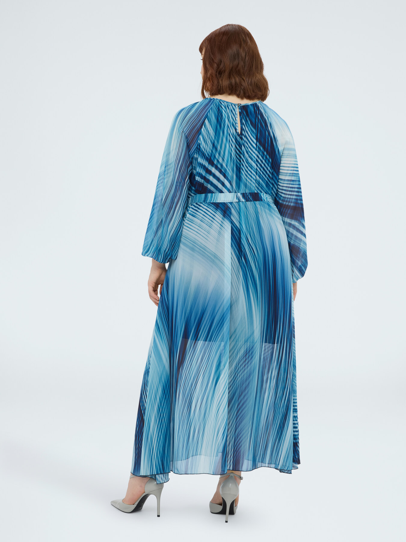 Long printed dress image number 2