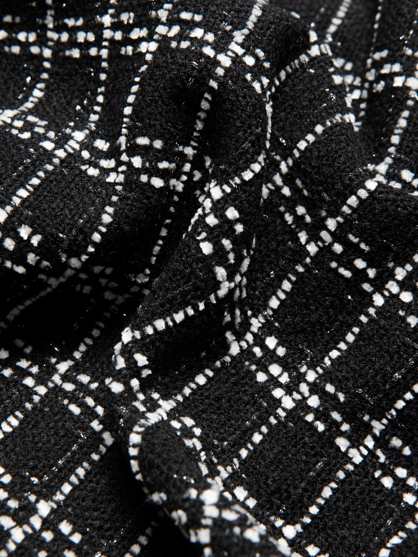 Sciarpa black & white image number 1