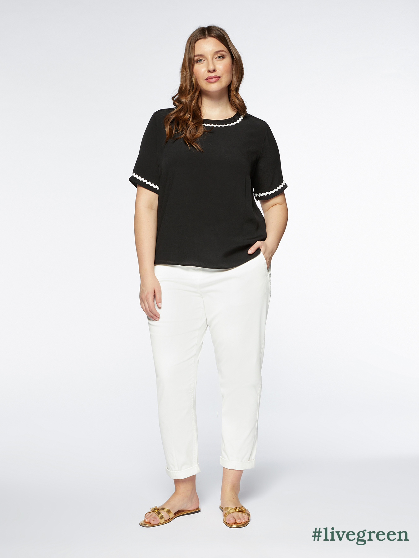 Bluse mit wei&szlig;en Bord&uuml;ren image number 0