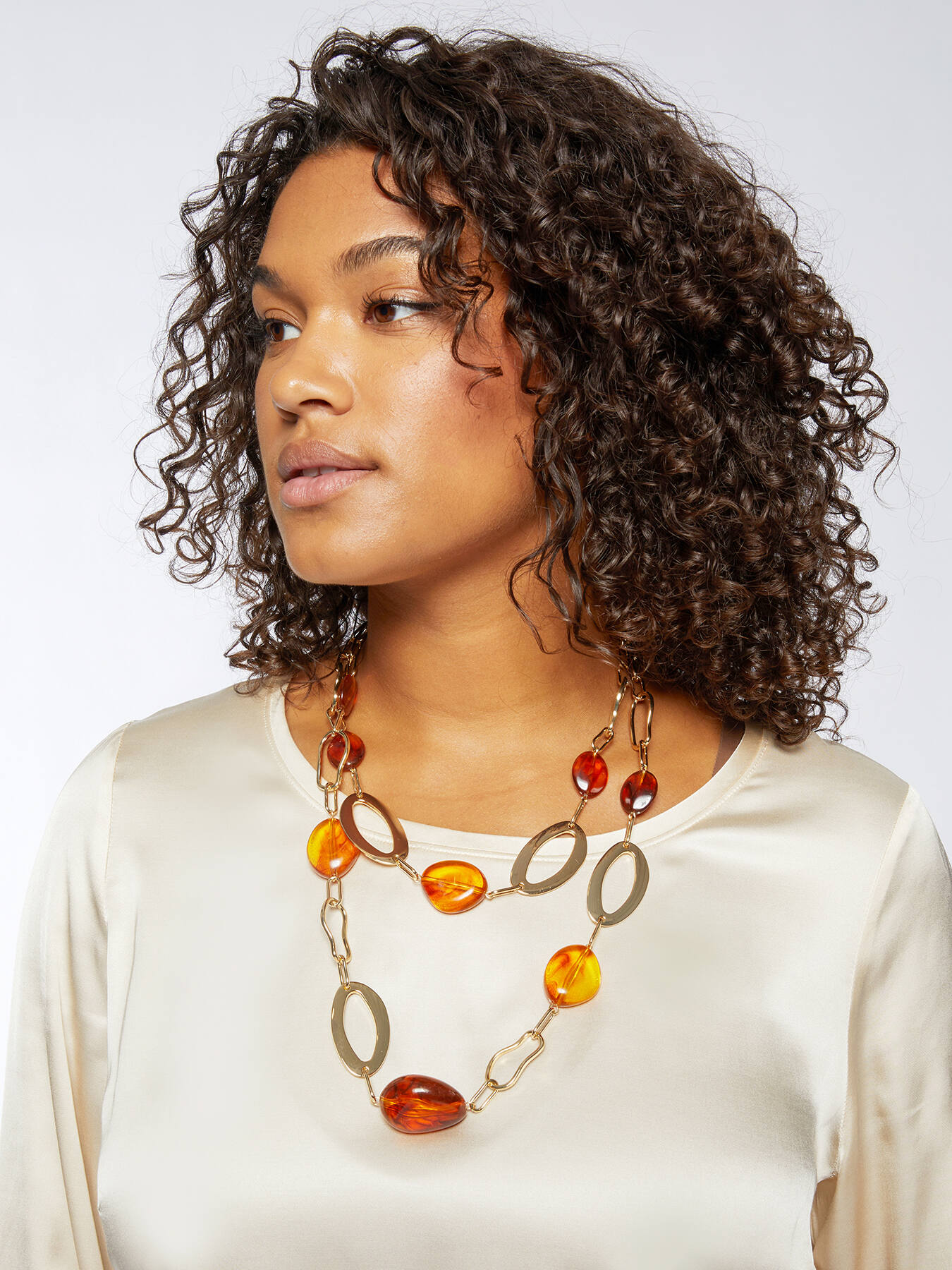 Collana doppia con catena e ciondoli image number 2