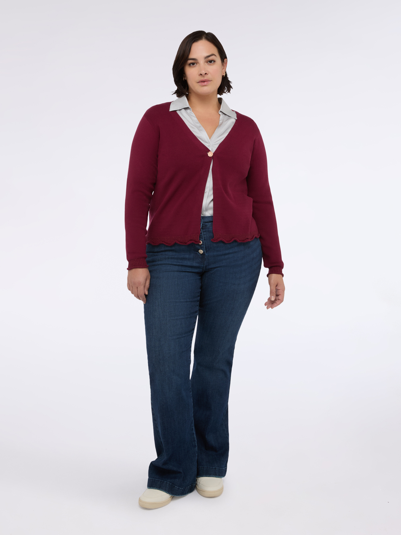 V-neck cardigan with scalloped edges image number 3