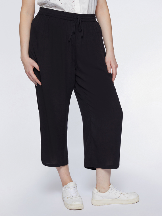 Cropped crepon trousers