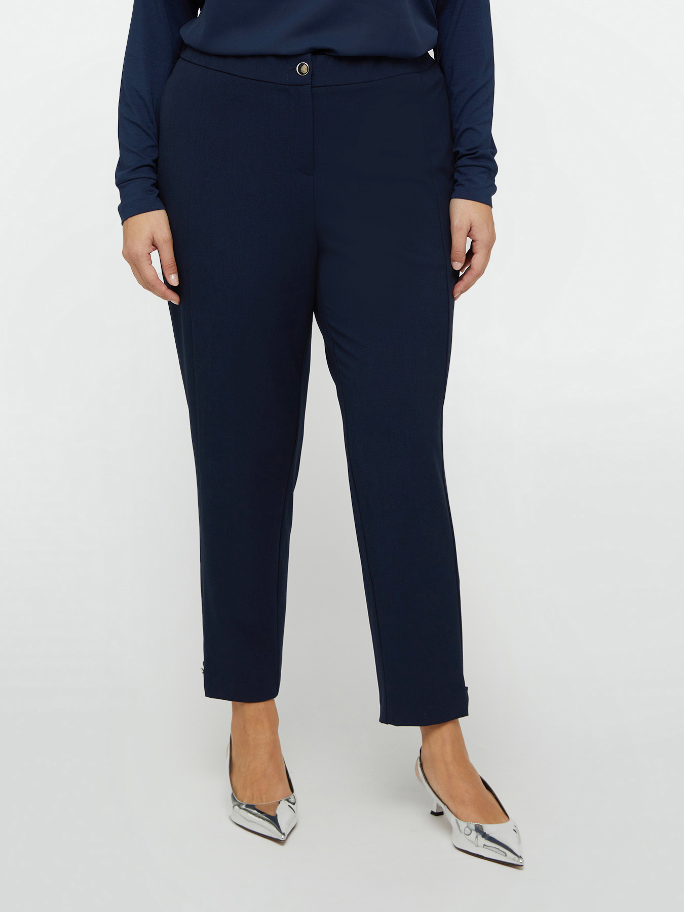Pantalones con trabillas en la parte inferior image number 0