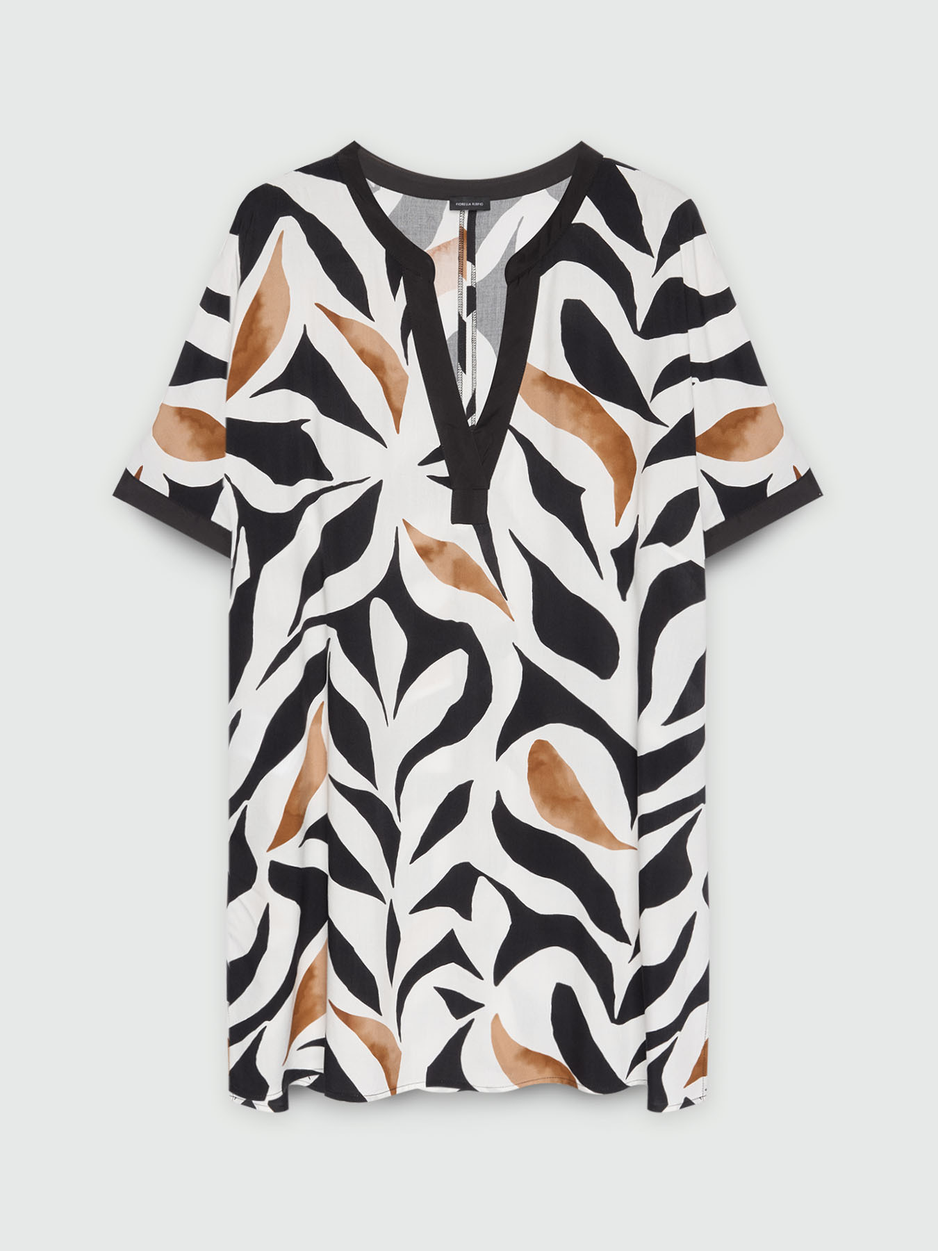 Blusa con estampado de hojas image number 4