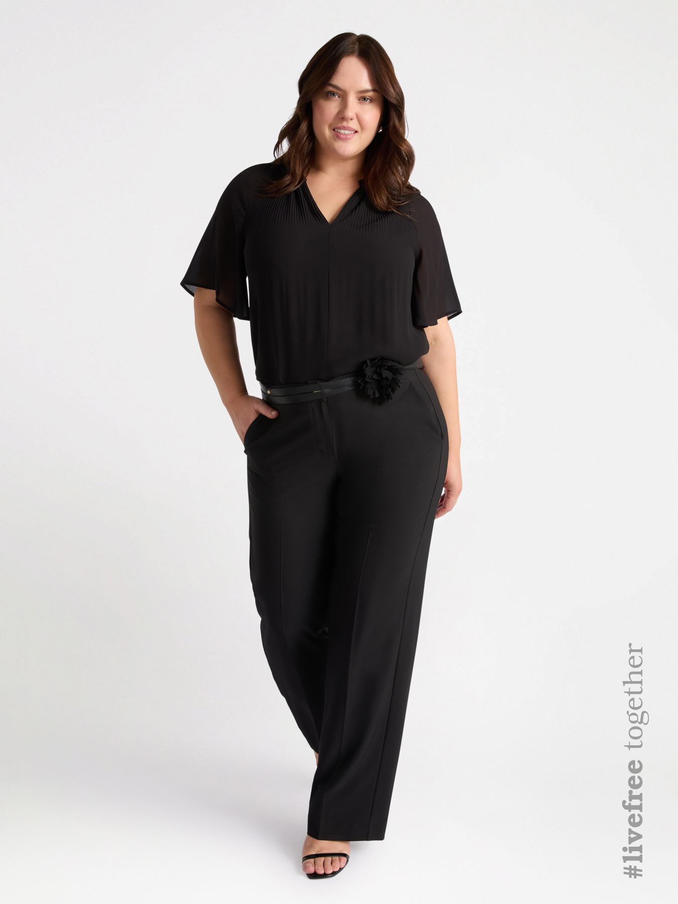 Pleated blouse with V-neck image number 0