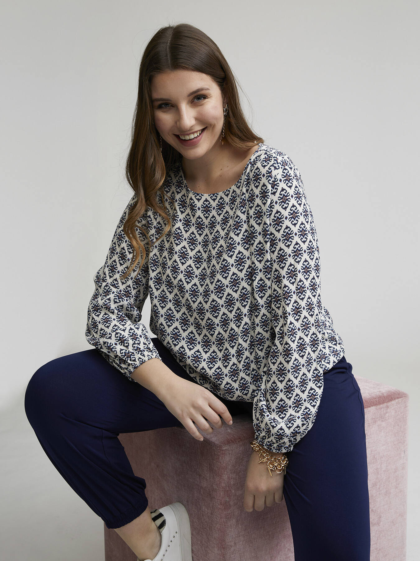 Blusa con estampado &eacute;tnico image number 0