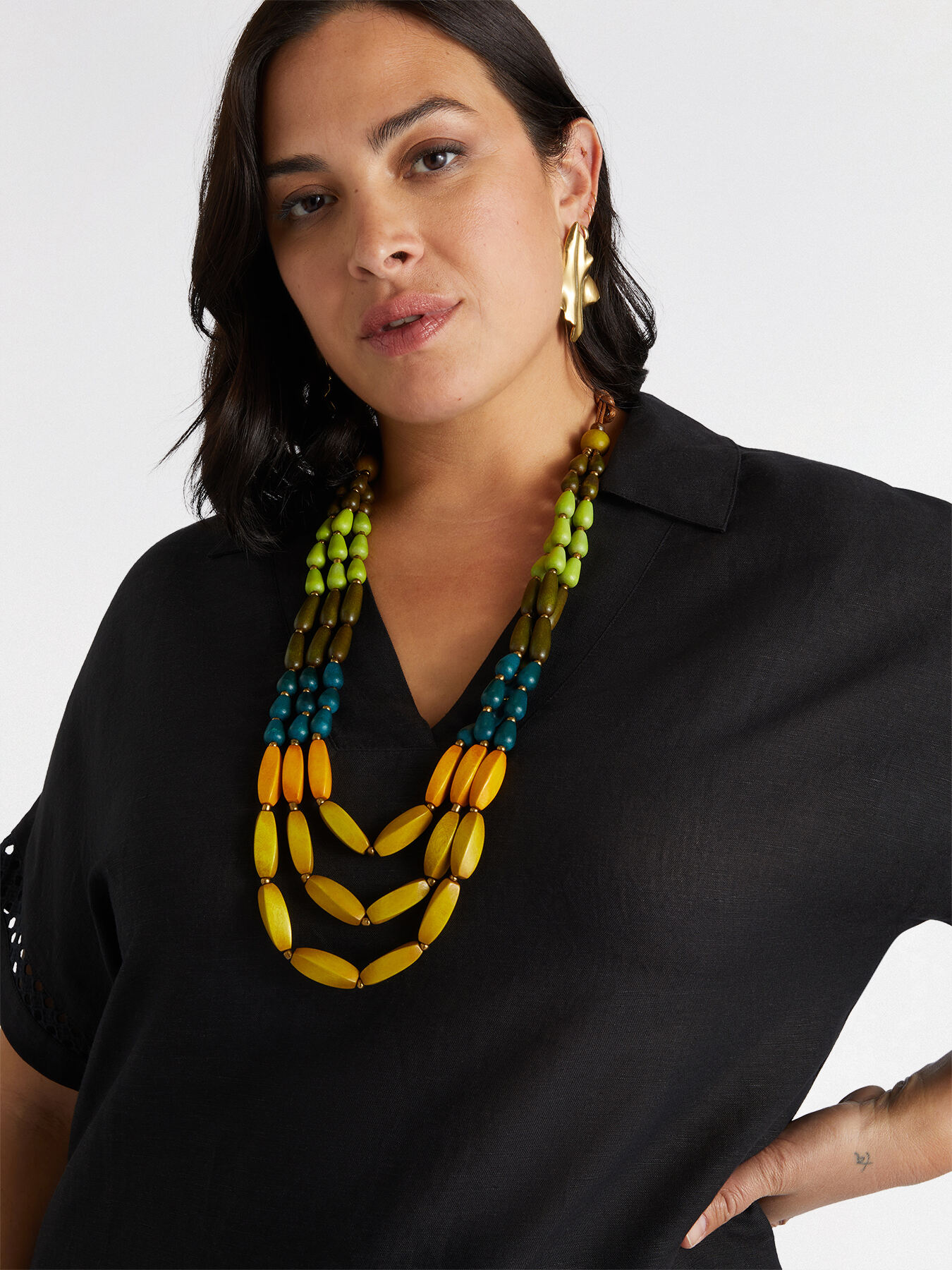 Multi-strand necklace with wooden pearls image number 0