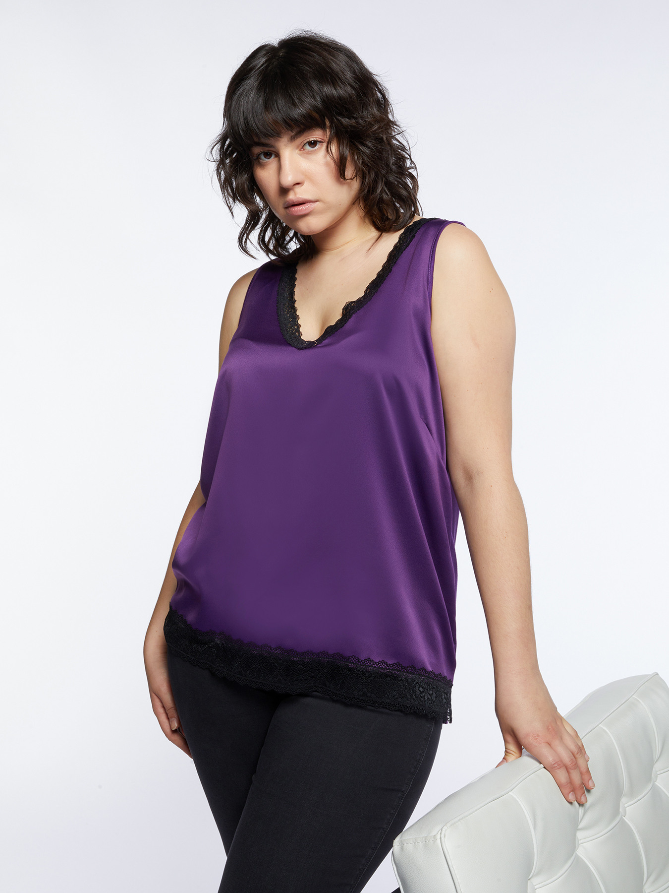 Top con encaje image number 0