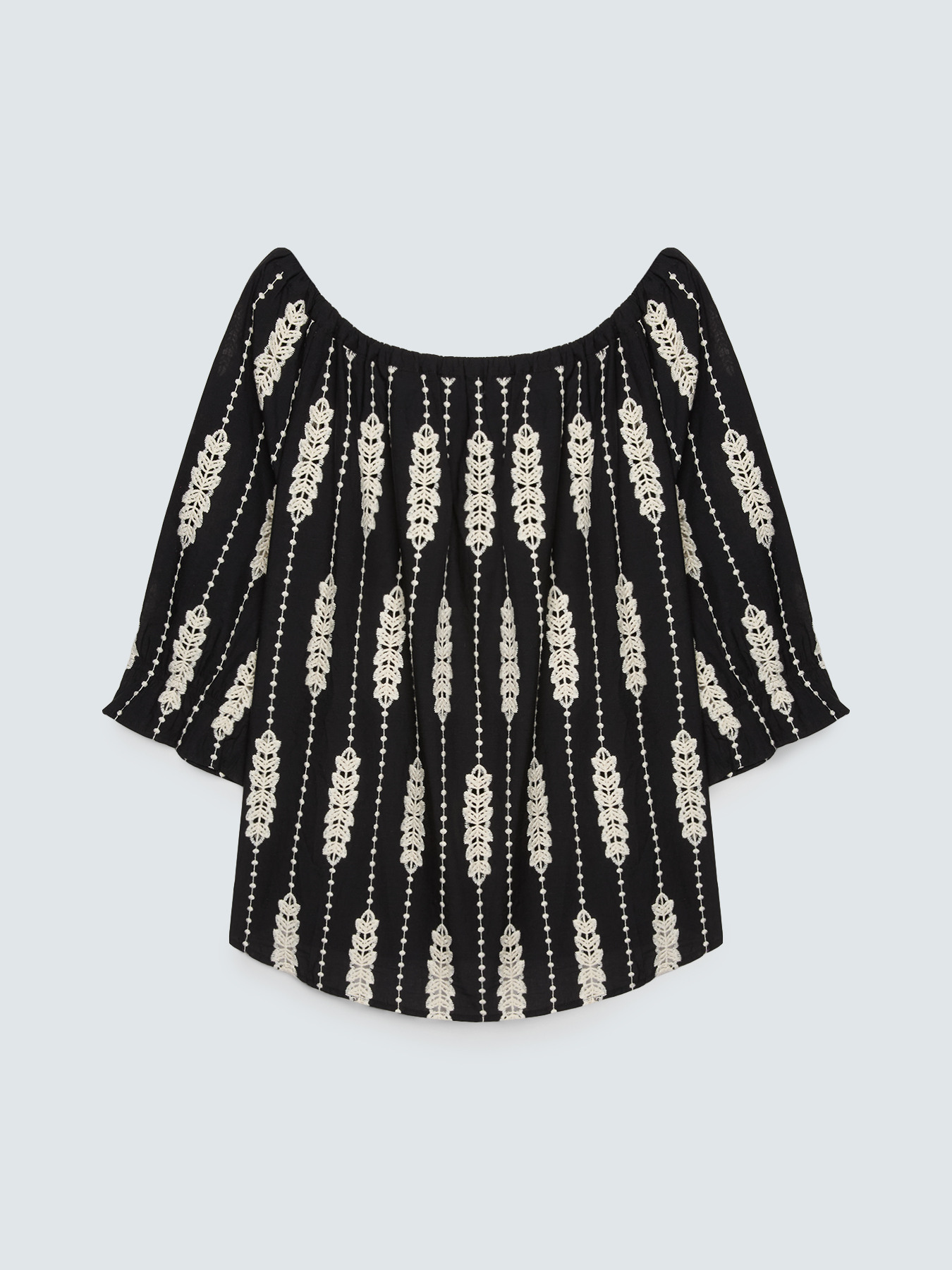Off-shoulder blouse with embroidery image number 4