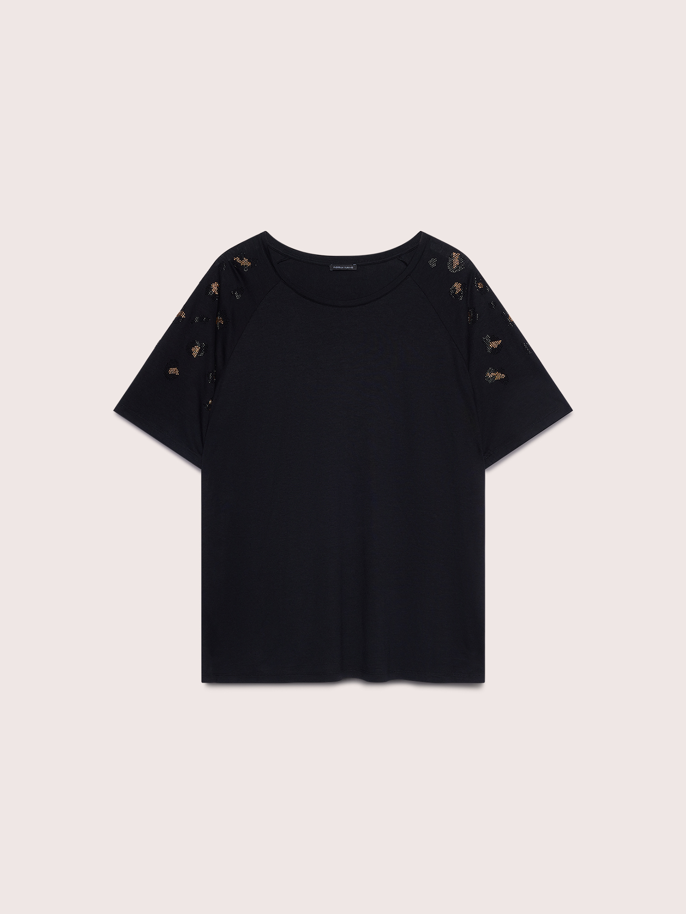 T-shirt con applicazioni animalier image number 4