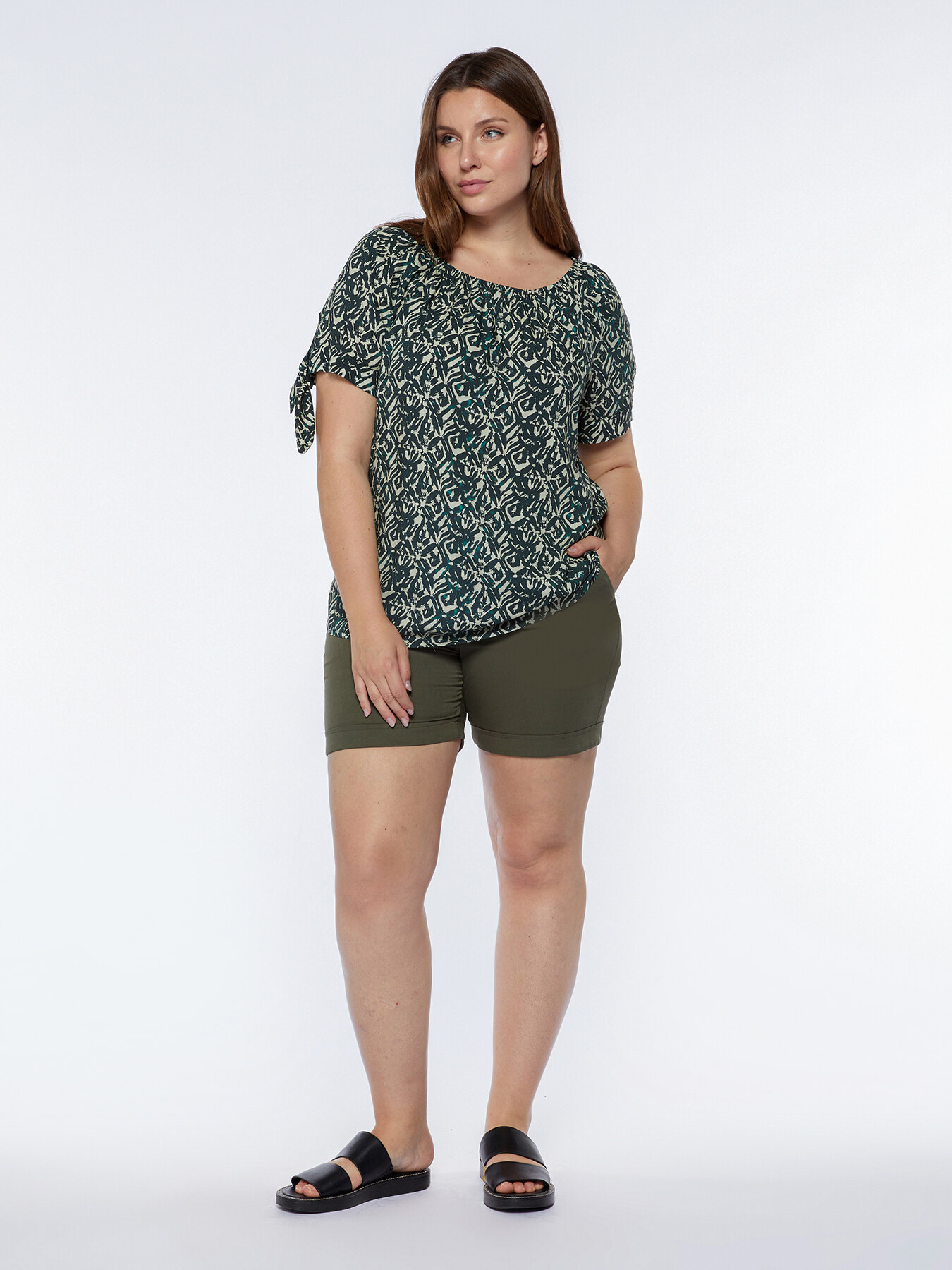 Short trousers image number 2