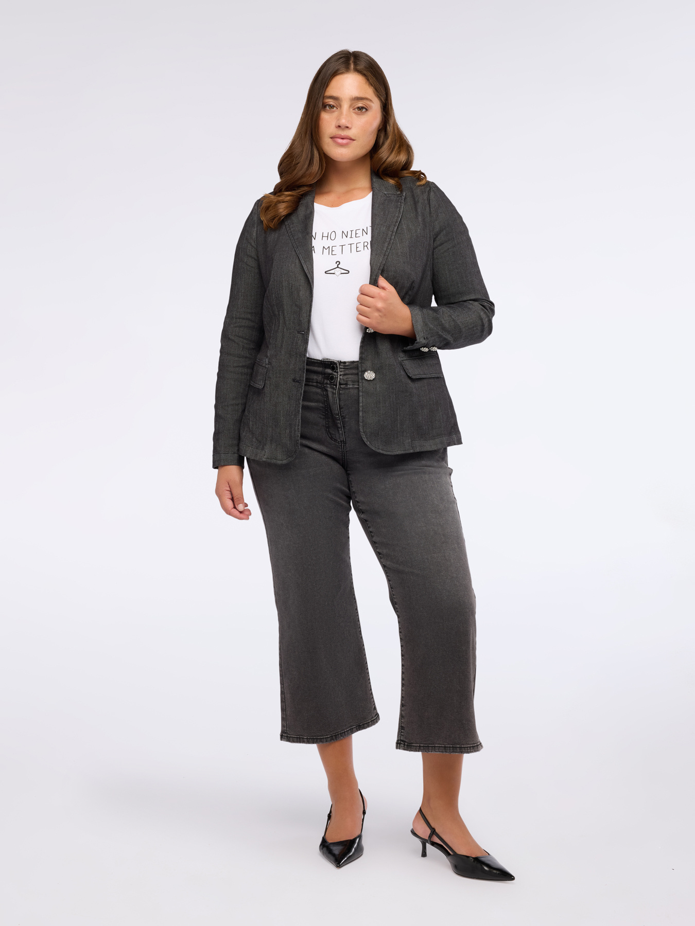 Blazer de mezclilla con botones joya image number 3