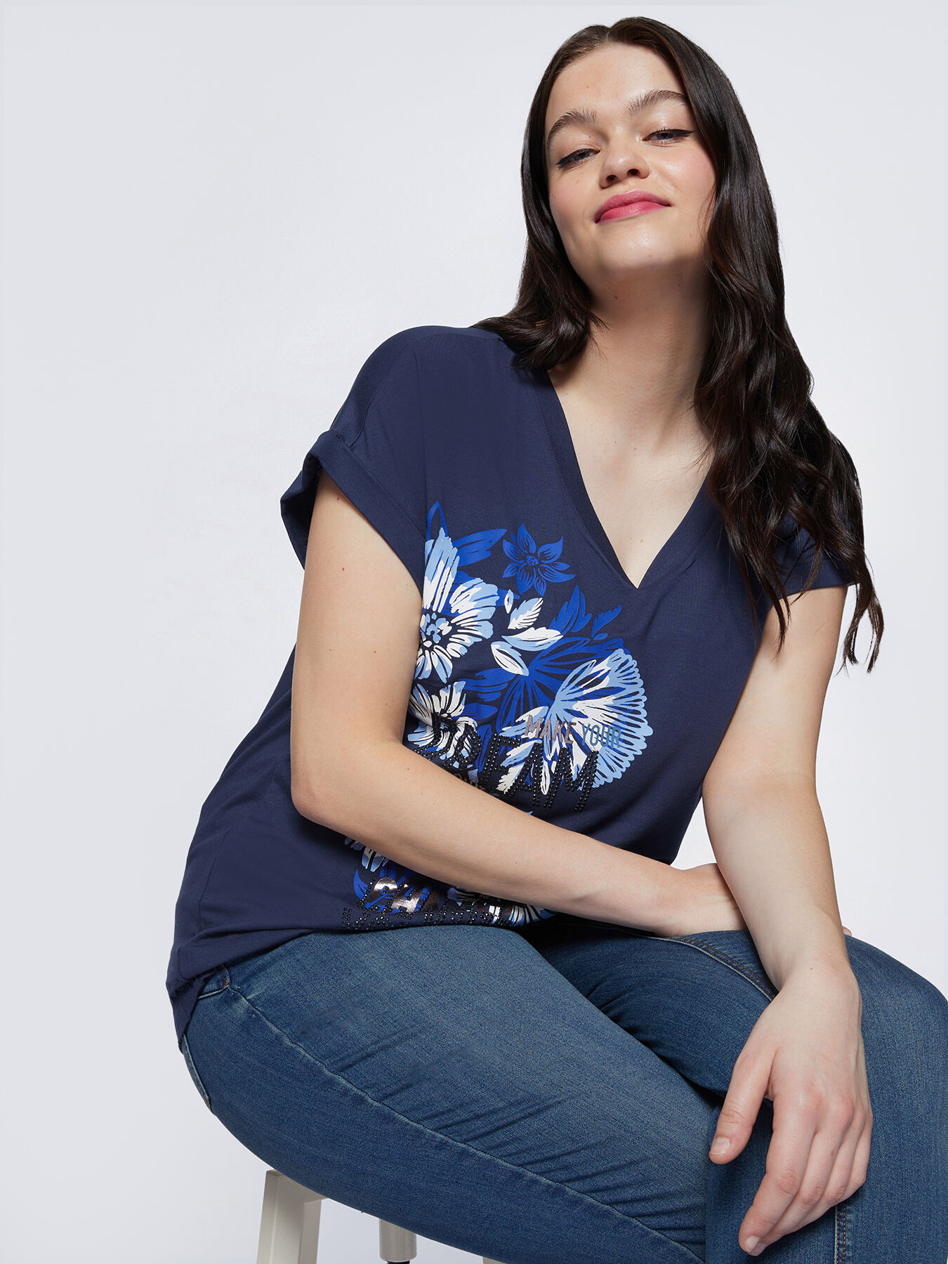 Camiseta con estampado de flores image number 3