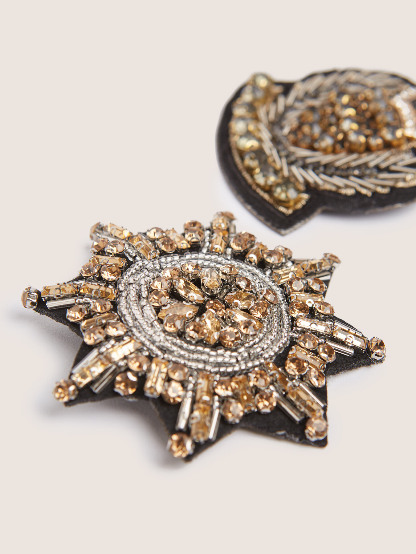 Broches brod&eacute;es image number 1