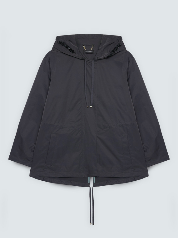 Parka con capucha y aplicaciones