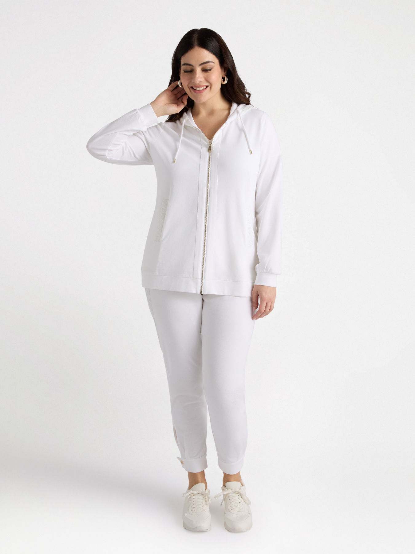 Sweatshirt mit Bord&uuml;ren aus besticktem Netz image number 2