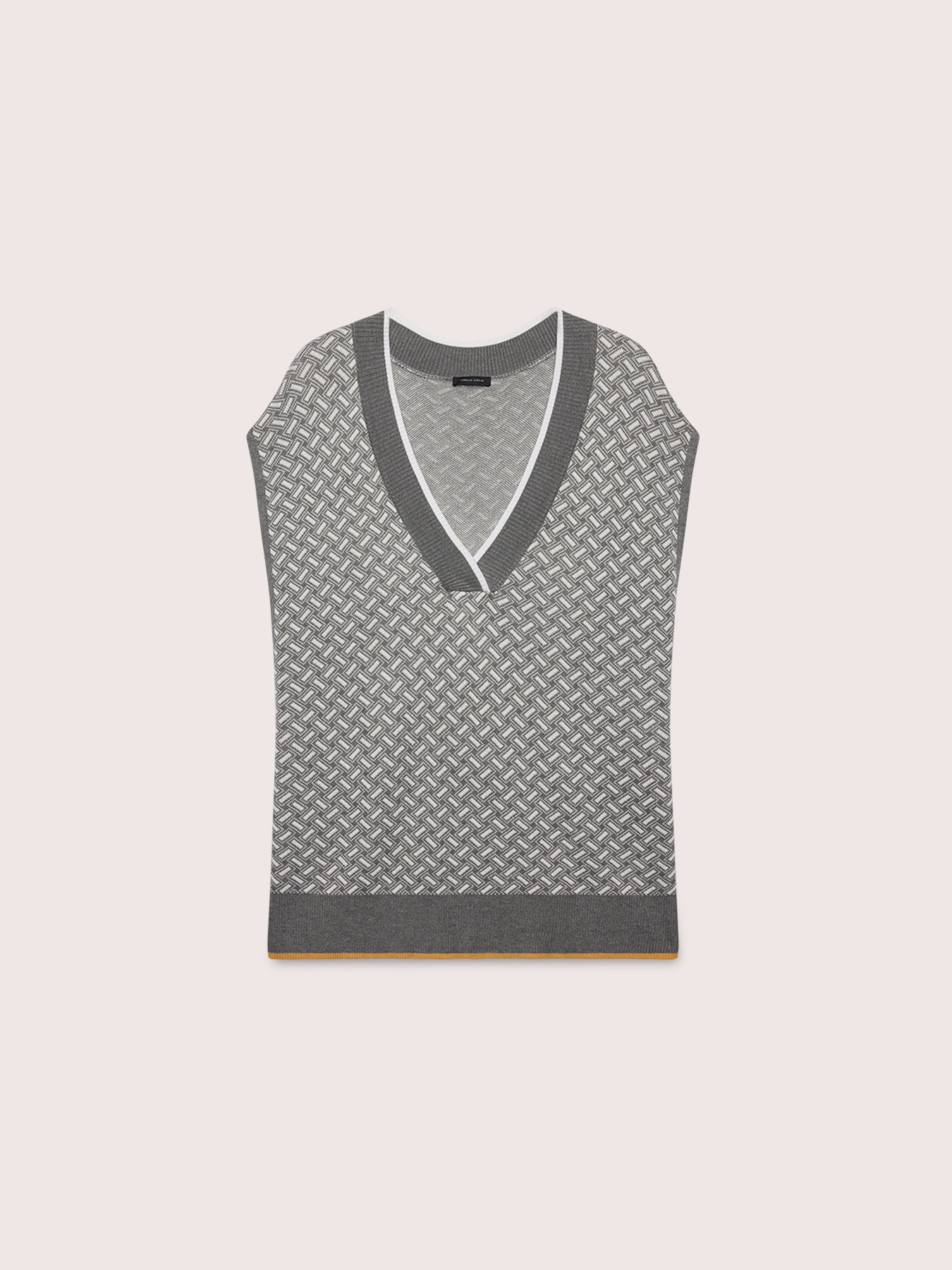 V-neck vest with jacquard pattern image number 4