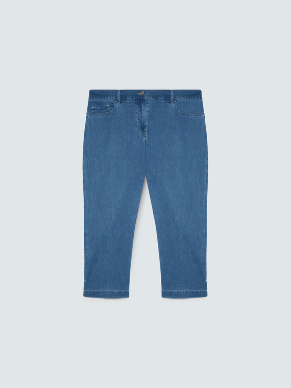 Cropped Jeans aus Denim mit Schlitzen