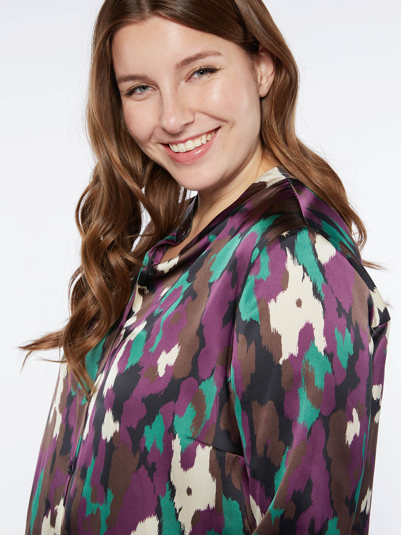 Camisa con estampado camuflaje image number 2